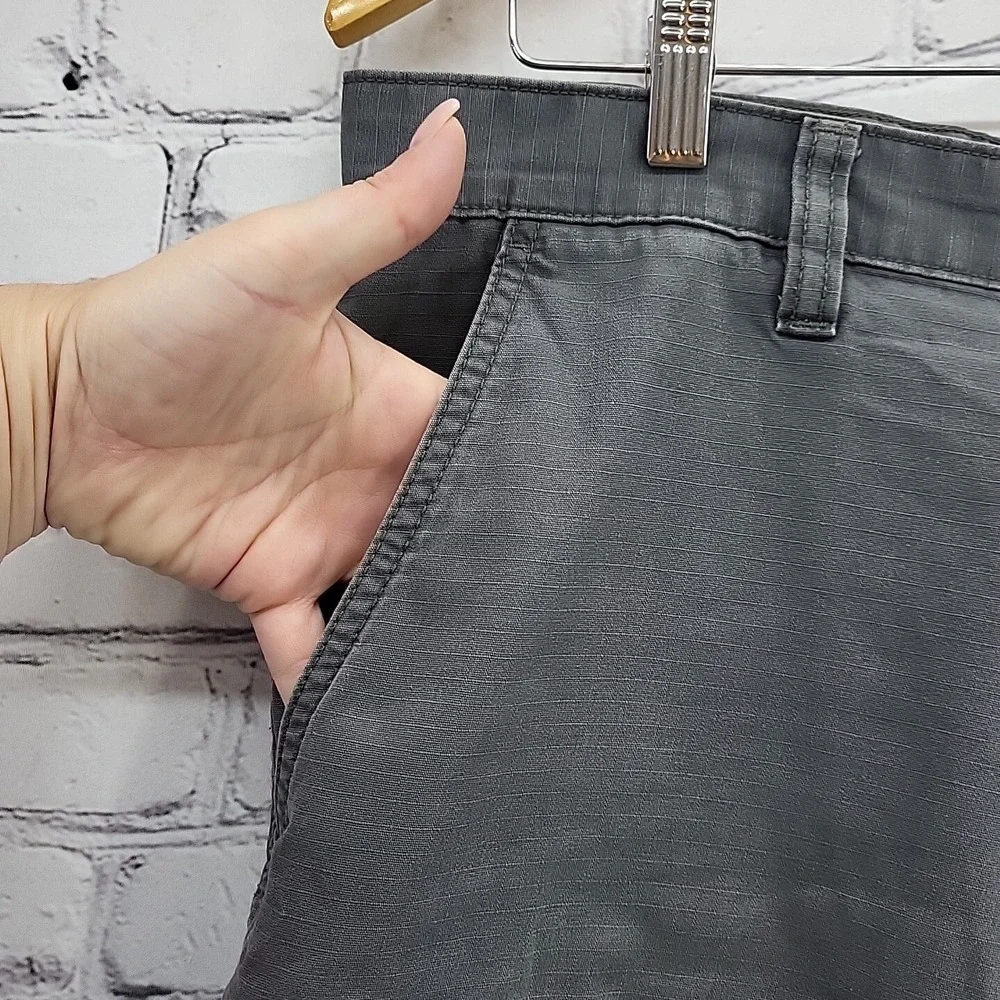 Eddie Bauer Shorts‎ Mens Size 32 Gray Flat Front Cargo 100% Cotton Flaw